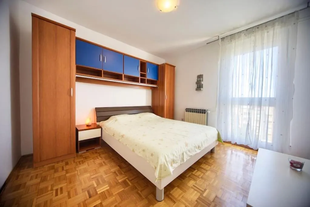 Big Cozy Apartment Near The Beach/Center Pula