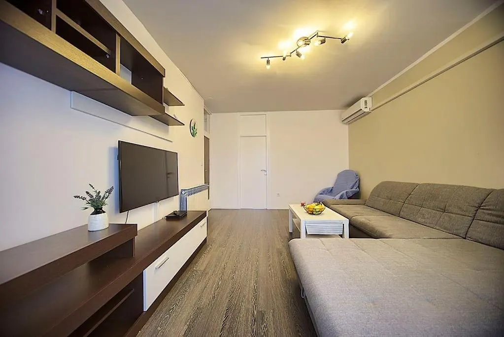 Big Cozy Apartment Near The Beach/Center Pula