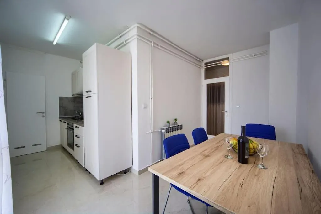 Big Cozy Apartment Near The Beach/Center Pula Croatia