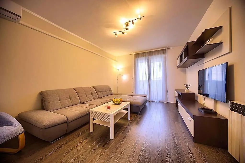 Big Cozy Apartment Near The Beach/Center Pula
