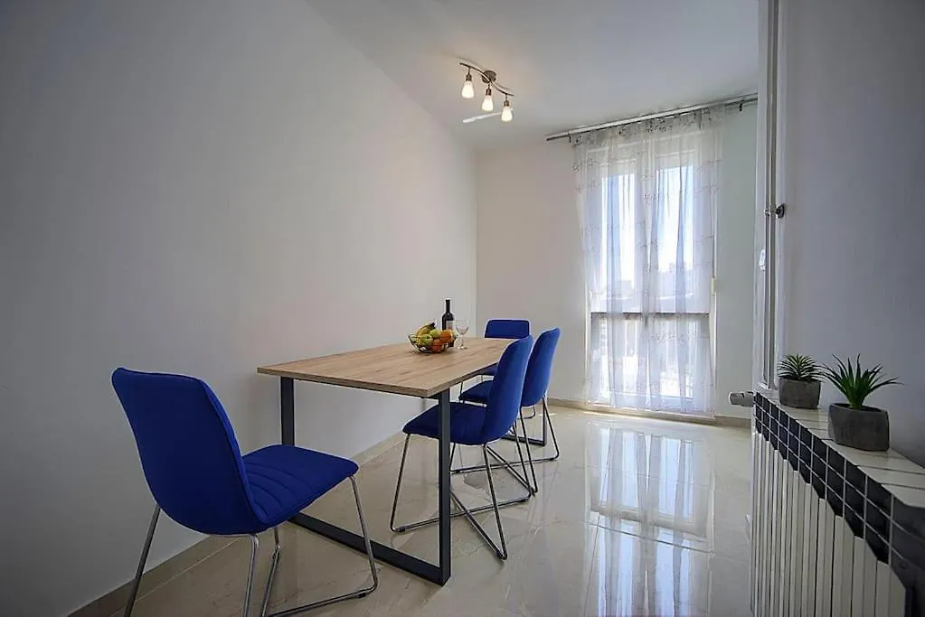 Big Cozy Apartment Near The Beach/Center Pula
